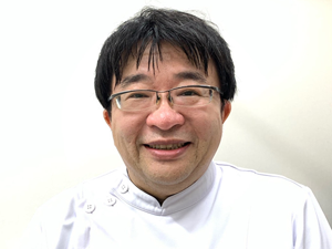 柊ひふ科クリニック金山駅前　院長　呉竹　昭彦 （クレタケ　アキヒコ）